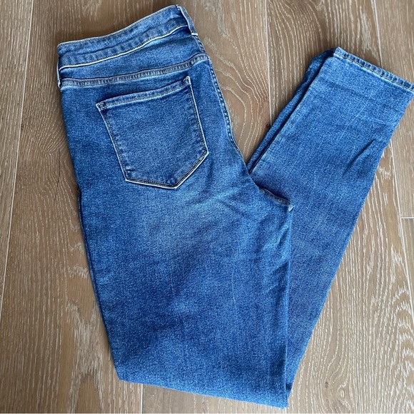 NWT Mid-Rise Rockstar Super-Skinny Distressed Jeans - Picture 4 of 4